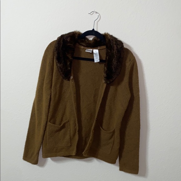 Sweaters - 🎈Cozy Brown Button up Sweater with detachable Faux Fur Collar!
